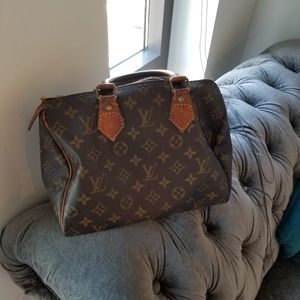 Authentic louis Vuitton speedy 25
